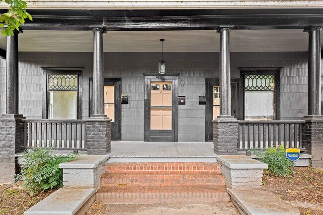 Building Photo - 409 W 1st St