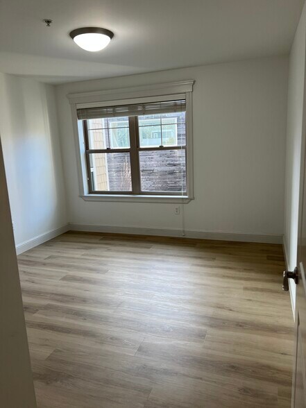 Building Photo - 3150 W Government Way