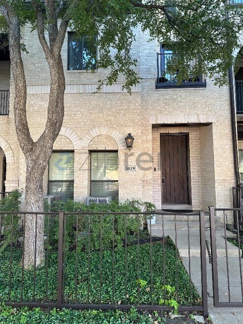 Building Photo - 3819 Cole Ave