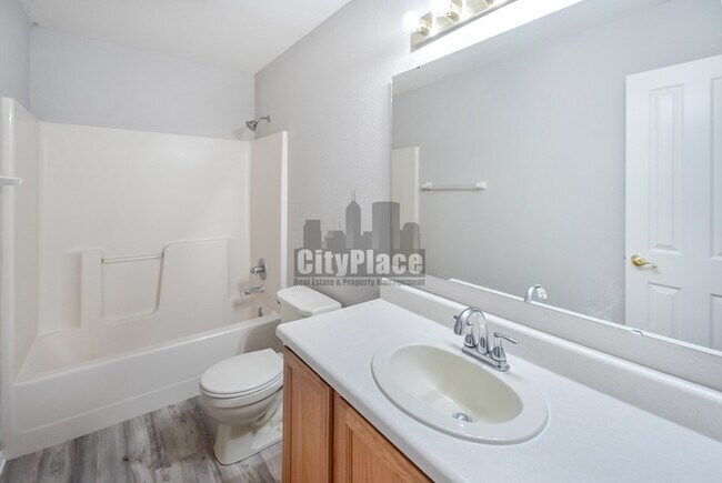Building Photo - 740 Sweet Creek Dr