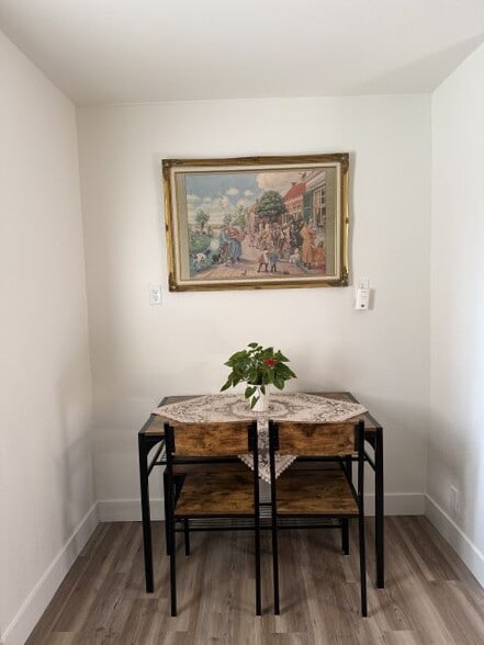 Dinette set for four - 658 Hillside Cir