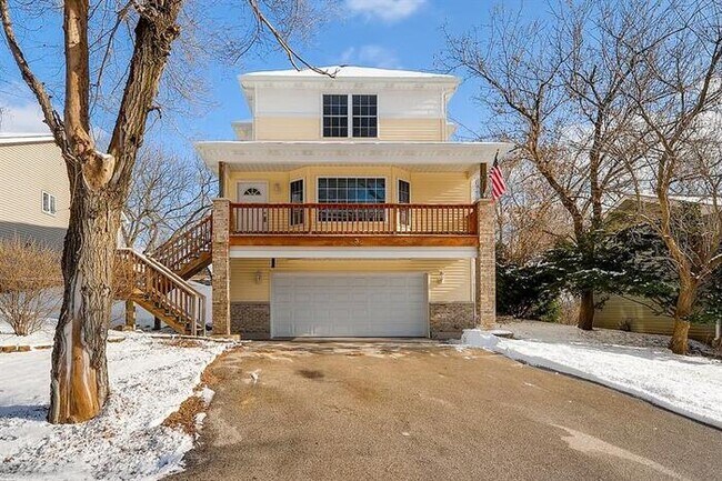 Primary Photo - 3 Meadow Lane, Oakwood Hills, IL, 60013