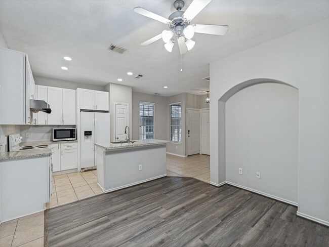 Building Photo - 151 N Burberry Park Cir
