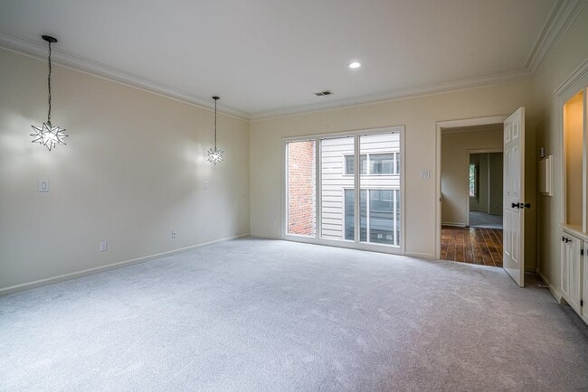 Building Photo - 482 E Racquet Club Pl