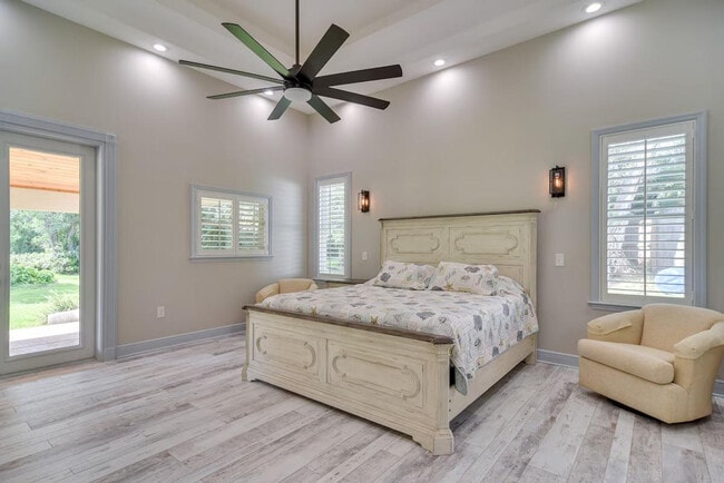 Building Photo - 5100 28th Ave N