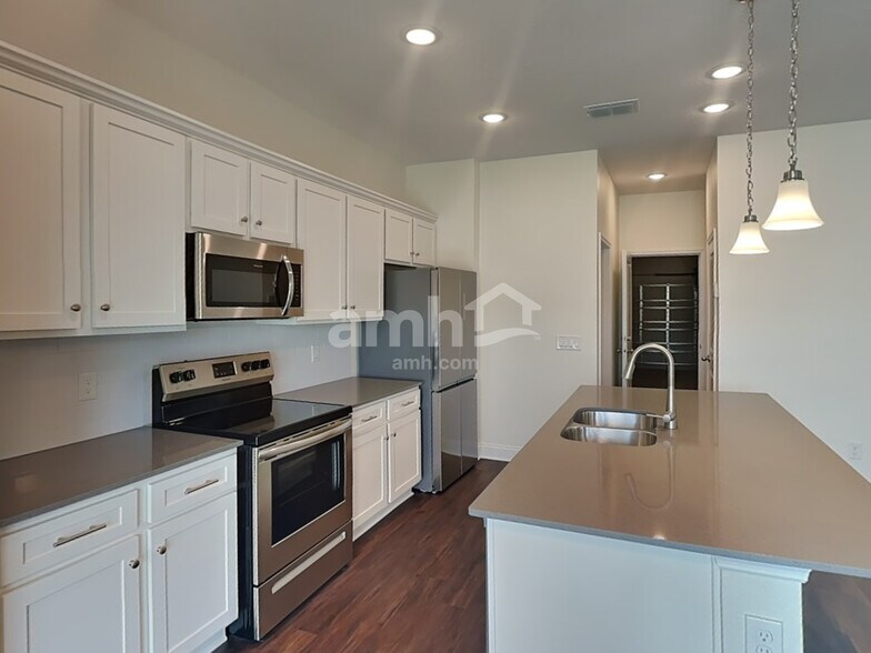 Building Photo - 6189 Little Blf Cir