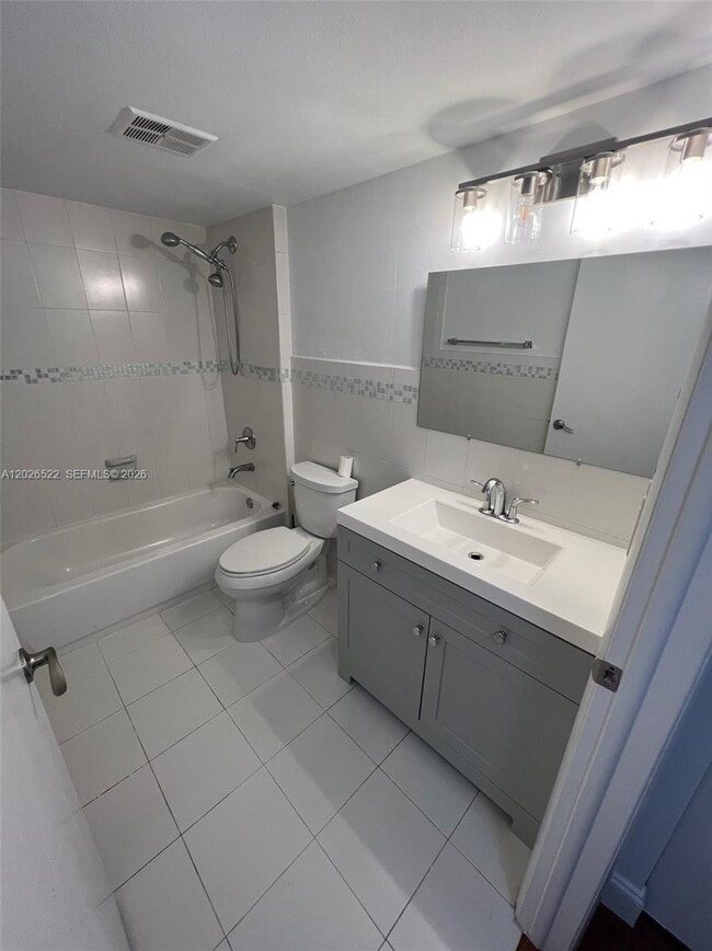 Building Photo - 10415 N Kendall Dr