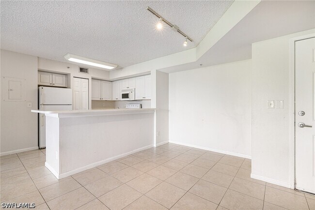 Building Photo - 1265 Wildwood Lakes Blvd