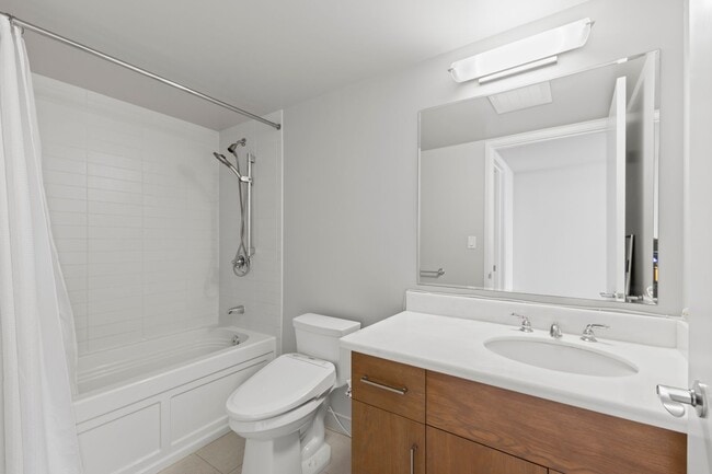Building Photo - Convenient Urban Living!