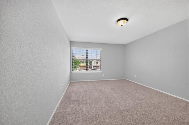 Building Photo - 2200 Ezra Ct