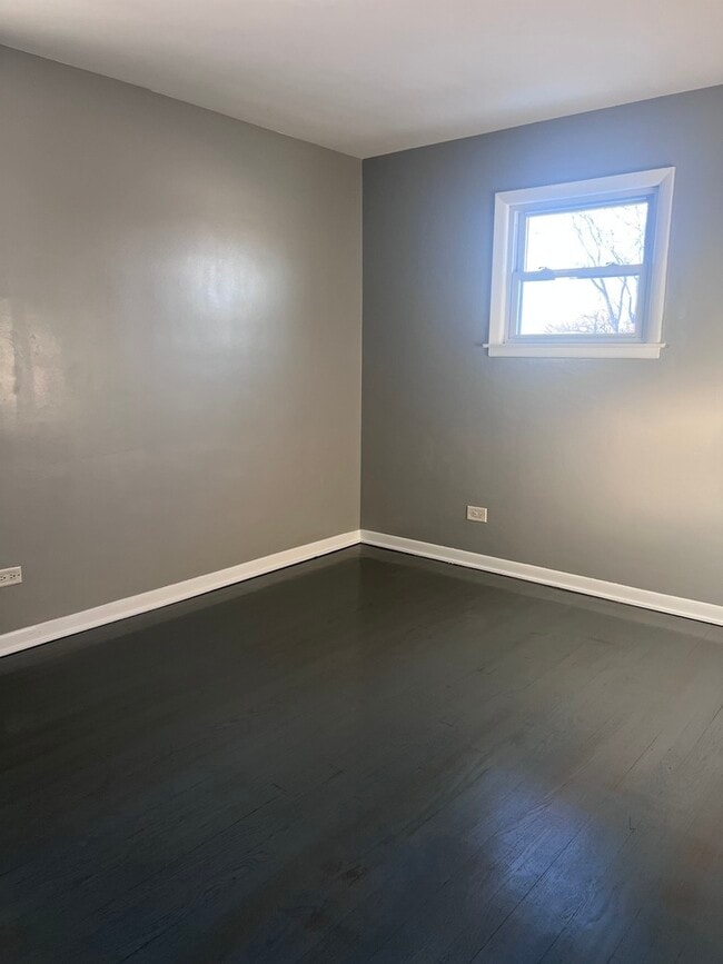 Building Photo - 664 Sibley Blvd