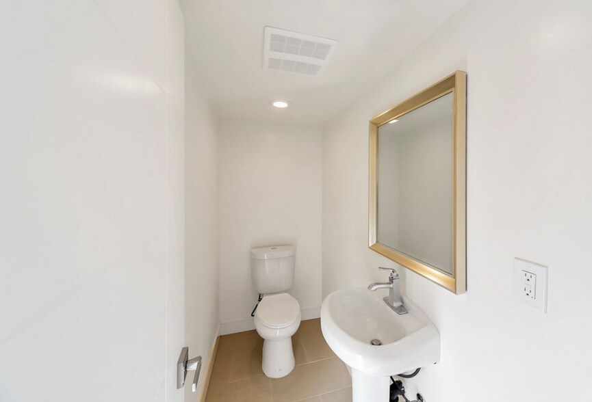 Building Photo - 2808 S Redondo Blvd