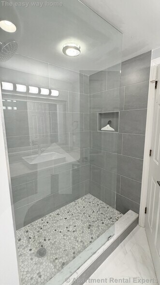 Building Photo - 2 Glenbrook Ln
