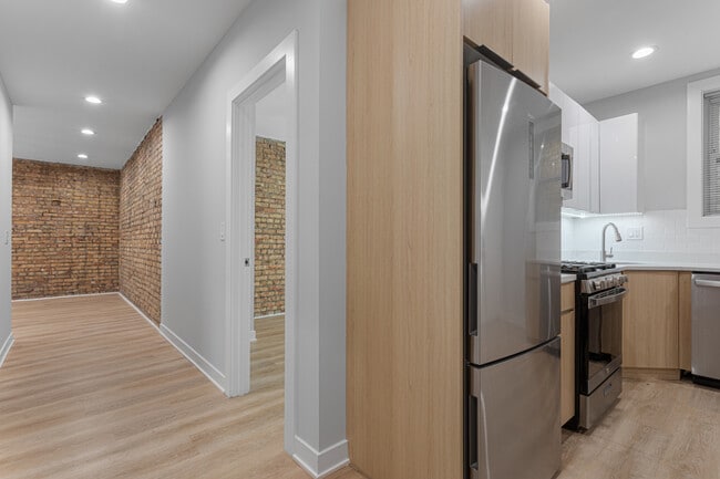Building Photo - 7381 N Damen Ave