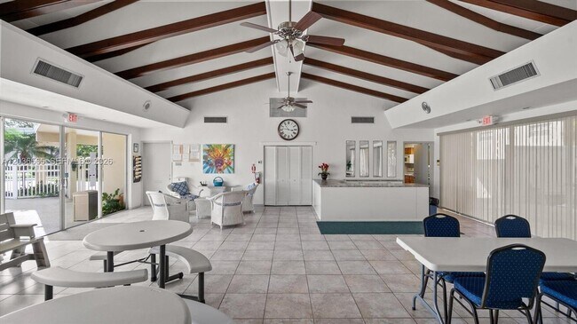 Building Photo - 306 Circle Dr S