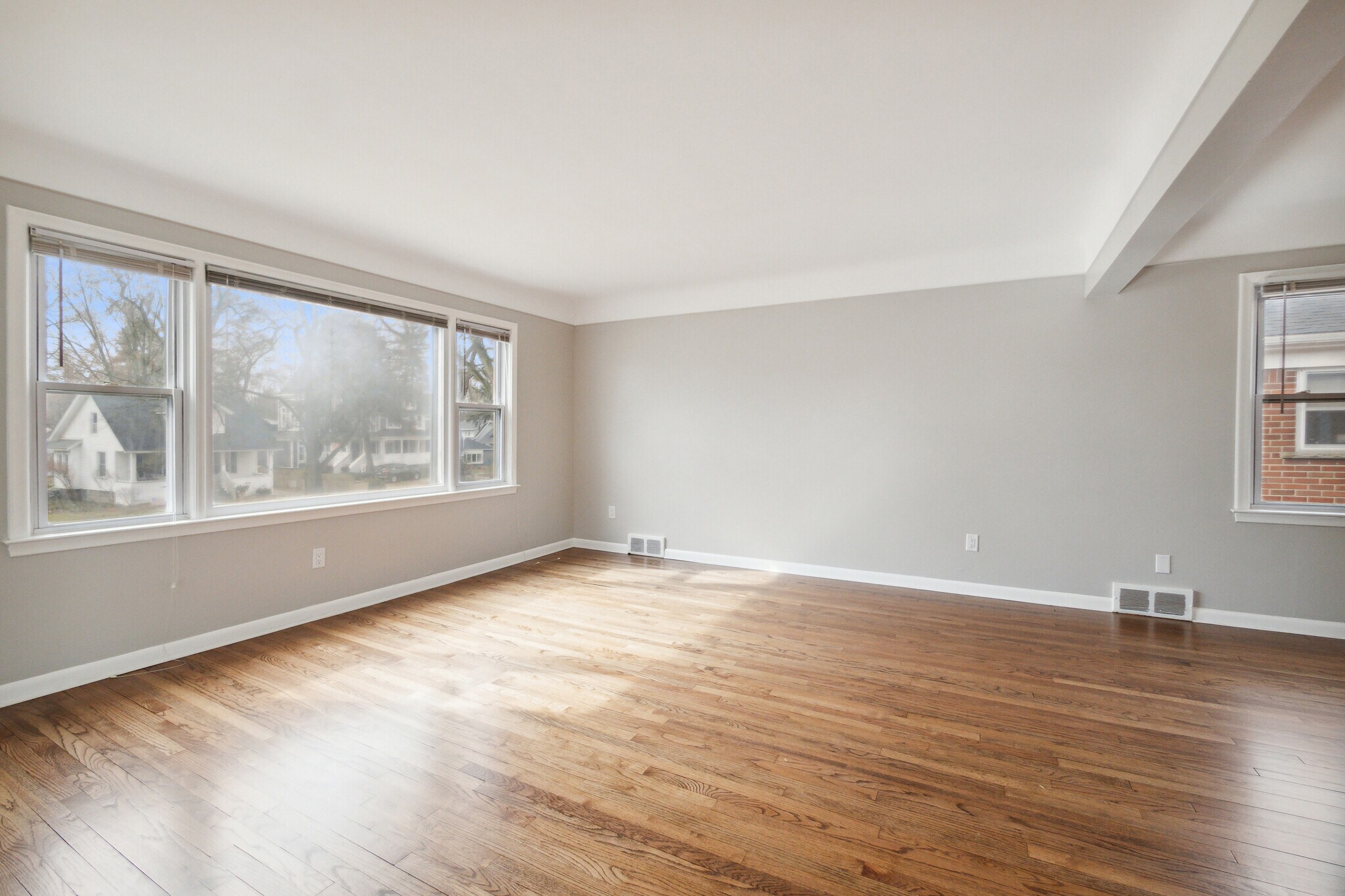 living room - 204 Catalpa Dr
