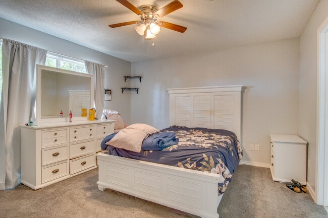 Building Photo - Modern 3BR/2BA Duplex with Granite Countertops, Stainless Appliances, Covered Patio & Private Fen...