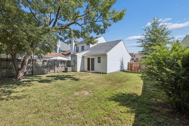 Building Photo - 3908 Buchanan Dr