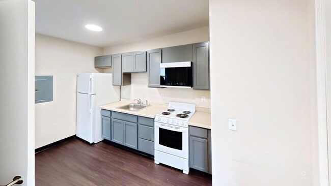 Building Photo - 3554 E Washington Ave