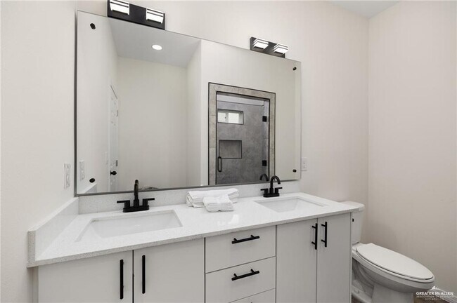 Building Photo - 1605 Karen Dr