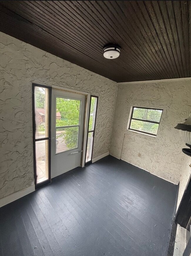 Building Photo - Fully updated 4 bedroom 2 bathroom house for rent!