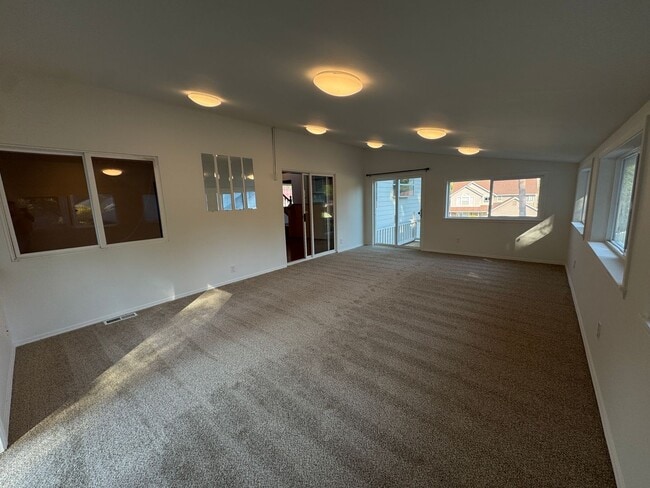 Building Photo - HEART OF SILVERDALE - 4BED 3 BATH HOME