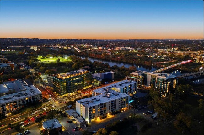 Building Photo - 210 Lee Barton Dr