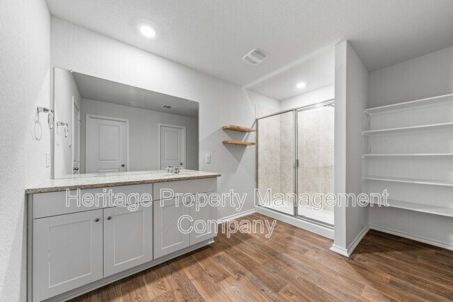 Building Photo - 6212 Sunhigh Dr