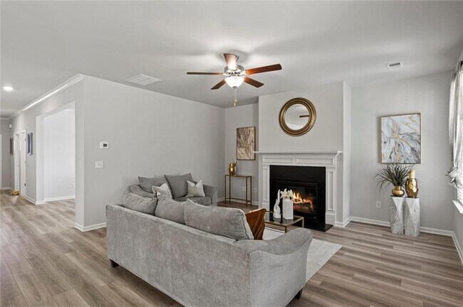 Building Photo - 213 Chiswick Lp