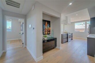 Building Photo - 1148 N Detroit St