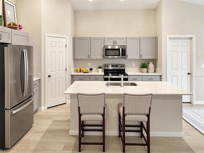 Building Photo - 2279 Canyon Oak Dr
