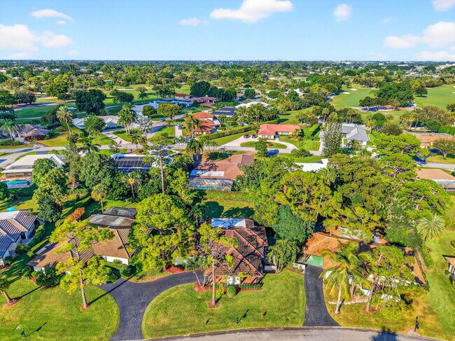 Building Photo - 435 Pine Villa Dr