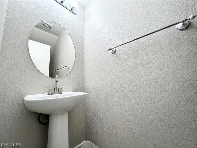 Building Photo - 1705 Encarta St