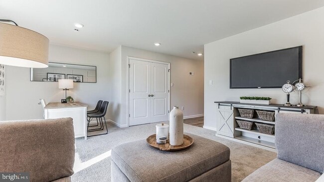 Building Photo - 212 Macoun Way