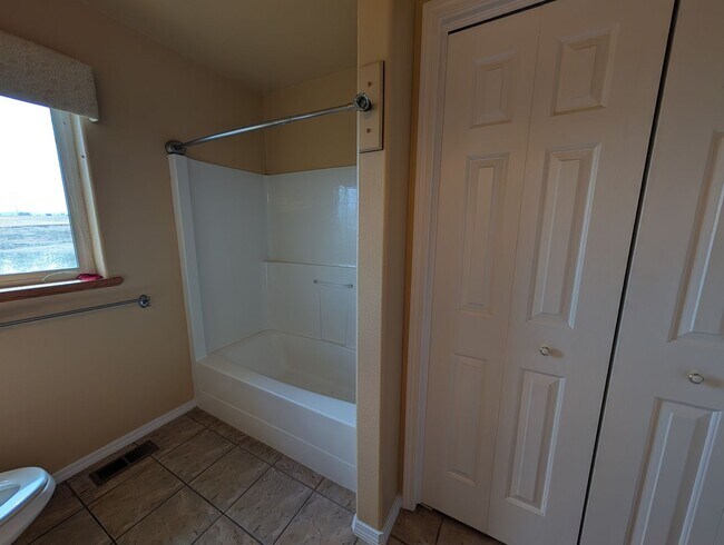 Building Photo - Gorgeous 3 Bedroom 2 Bath Condo - Deck with a View!