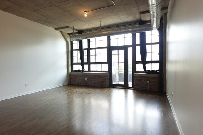 Building Photo - 3963 W Belmont Ave