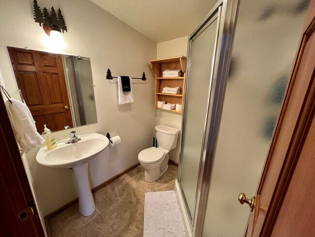 Building Photo - 207 Blossom Dr