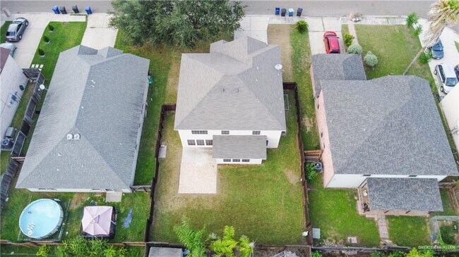 Building Photo - 4113 Periwinkle Ave