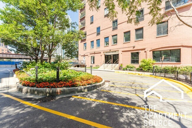 Building Photo - 345 N Canal St