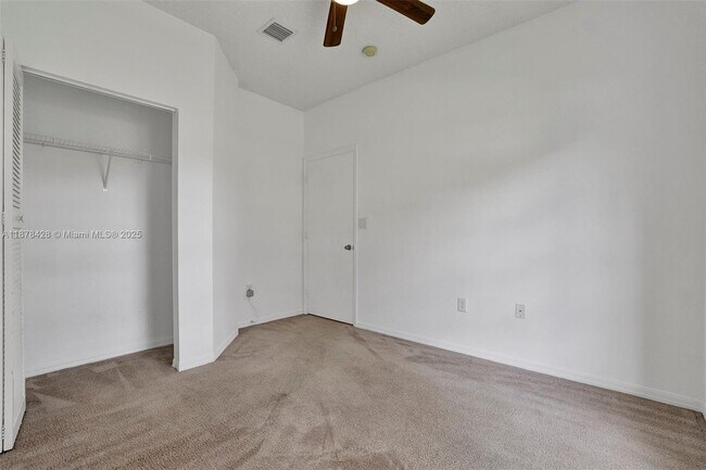 Building Photo - 10660 SW 20th Ct