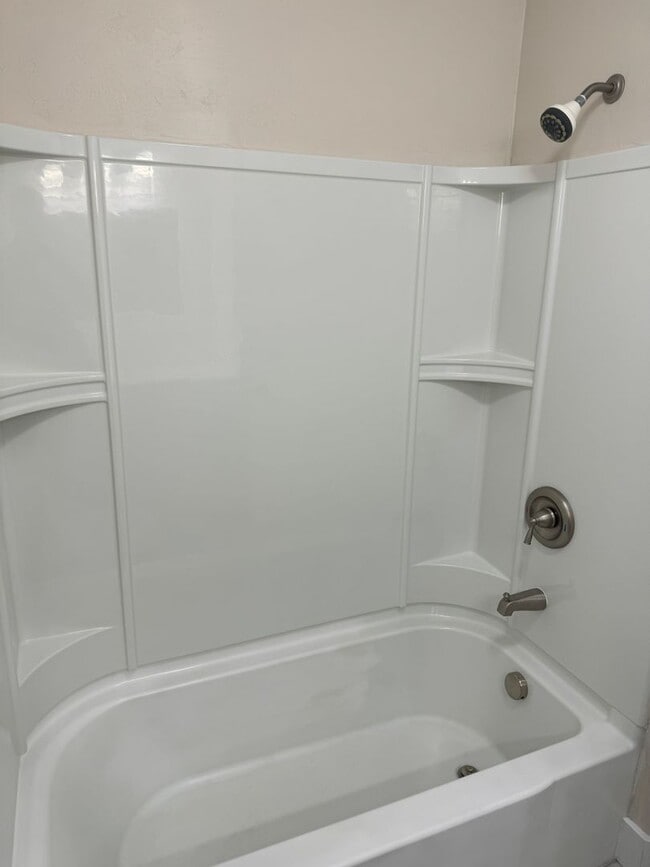 Building Photo - Spacious Townhome for rent in Rexburg