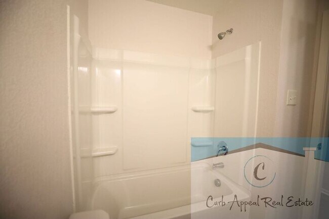 Building Photo - Move in special $900!! Beautiful 3 bed / 2 bath home with fenced back yard - Nettleton!!