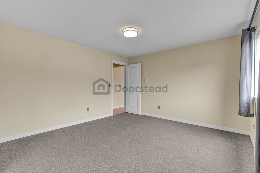 Building Photo - 845 NE 125th St