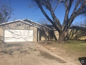 Building Photo - 853 Lexington Dr