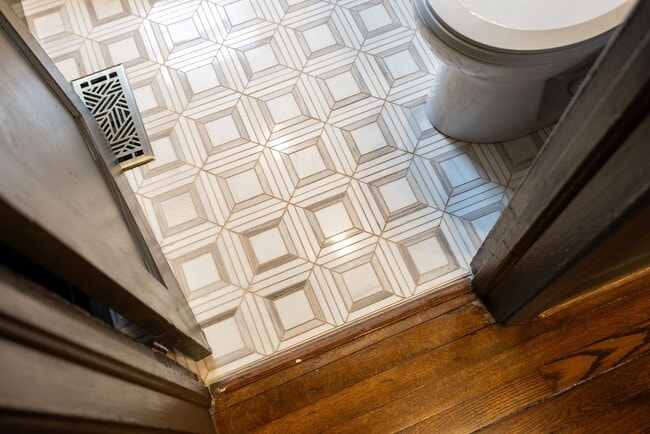 Building Photo - Heritage Historic - Unit A