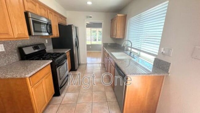 Building Photo - 851 Knollwood Dr
