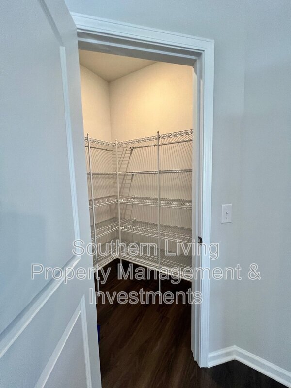 Building Photo - 6985 Waterstone Dr