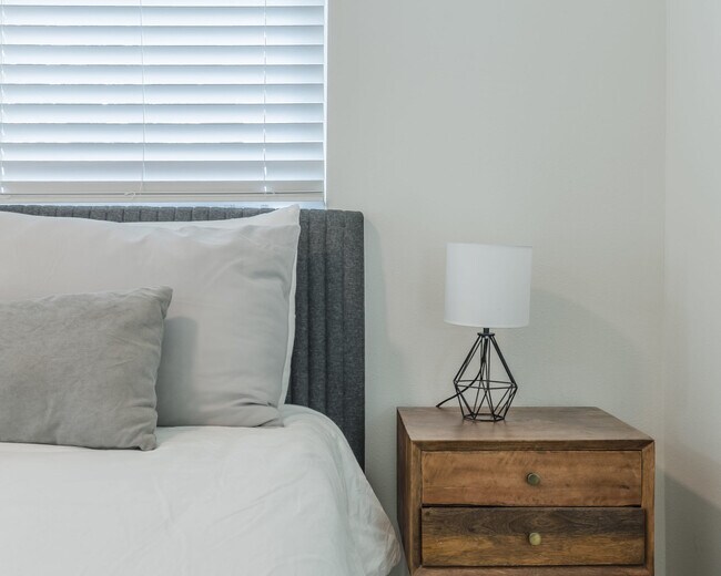 Building Photo - 2710 Amherst Ave