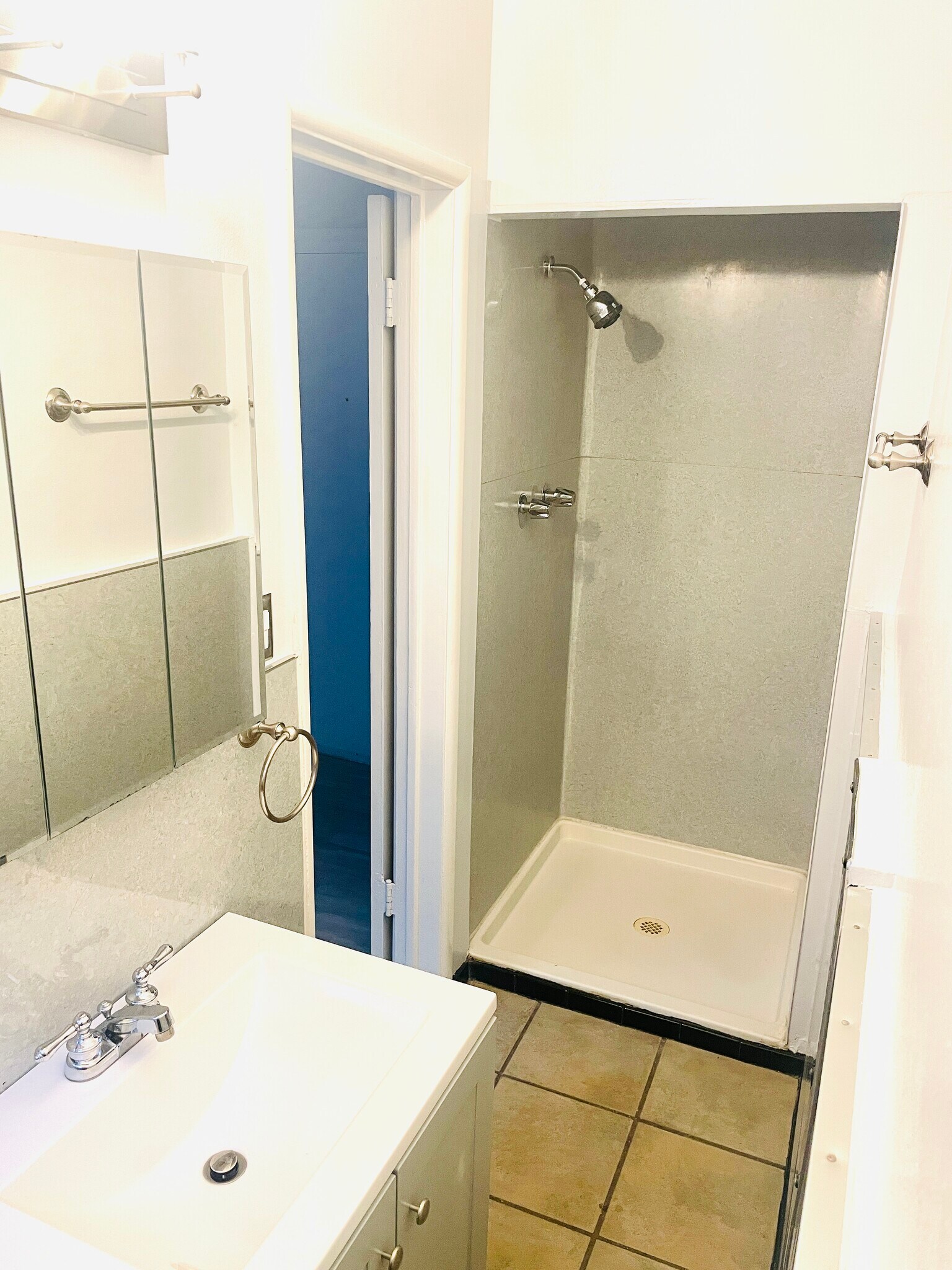 Building Photo - 2024 Argyle Ave