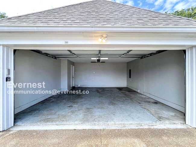 Building Photo - 285 Gaslight Cove
